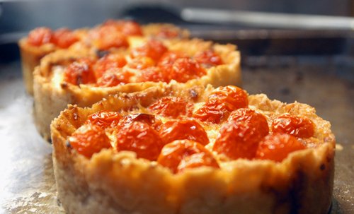 Vidalia Onioni Tartlets with Tomatoes
