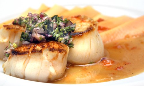 Seared Diver Scallops with Red Papaya, Honey Lime Sauce and Red Onion Salsa
